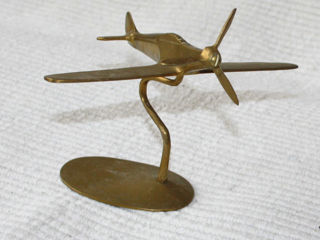 Бронзовая модель легендарного  военного самолета истребителя Spitfire. foto 3