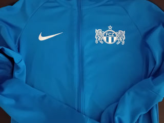 Zip Nike