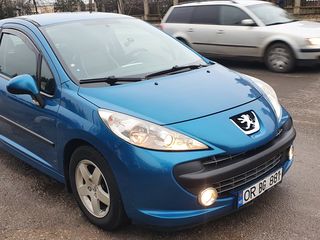 Peugeot 207 foto 1