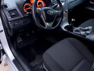 Toyota Avensis foto 4