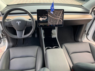 Tesla Model Y foto 8