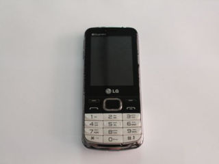 Кнопочный телефон LG 2-Sim с зарядкой foto 3