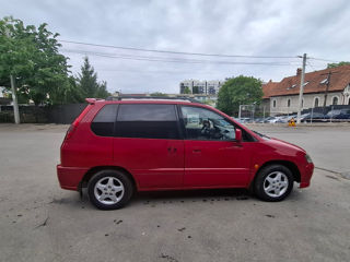 Mitsubishi Space Runner foto 0