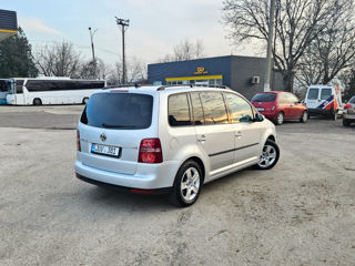 Volkswagen Touran foto 3