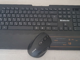 Беспроводная клавиатура в комплекте с мышью