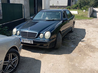 Mercedes E-Class foto 1