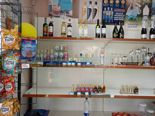 Продаются витрины, ларь, холодильник, полки из магазина.Se vinde vitrine, frigidere, rafturi. foto 5