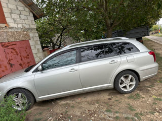 Toyota Avensis foto 2