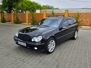 Mercedes C-Class foto 1