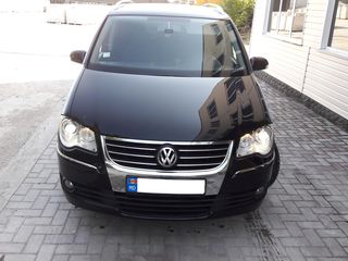 Volkswagen Touran foto 2