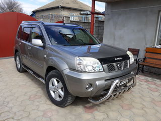 Nissan X-Trail foto 2