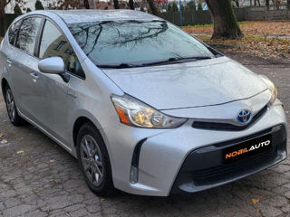 Toyota Prius v foto 2