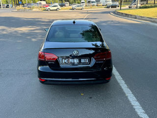 Volkswagen Jetta foto 7