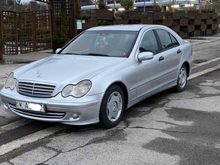 Mercedes C-Class foto 2