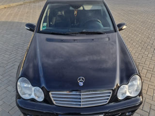 Mercedes C-Class foto 2