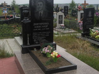 Monumente funerare-гранитные памятники. foto 1