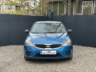 KIA Ceed фото 1