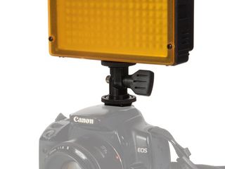 Светодиодный накамерный осветитель Triopo TTV-160 LED. foto 1