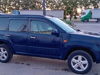 Nissan X-Trail foto 2