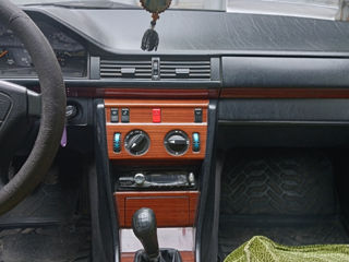 Mercedes Series (W124) foto 4