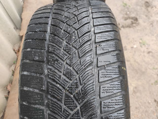 Vînd 2 Cauciucuri de iarnă Goodyear ultra 235/45/17 2019 anul foto 2