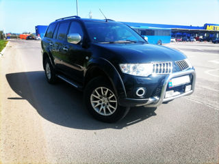 Mitsubishi Pajero Sport foto 2