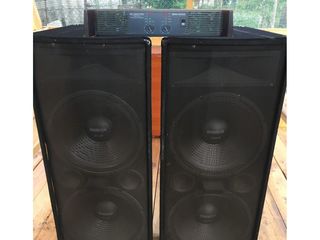 Aparatura: amplificator,m-voice'' 3000 w !!!  boxe,  cabluri, tot la 8000 lei foto 1