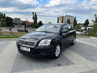 Toyota Avensis foto 2