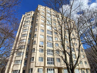Apartament cu 2 camere, 62 m², Botanica, Chișinău foto 1