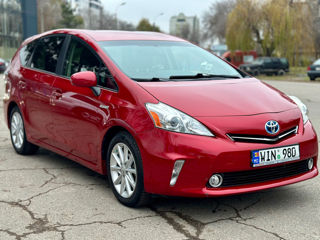 Toyota Prius v foto 3