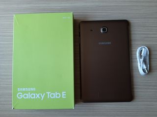 Samsung Tab E9.6 Brown + ASUS ZenPad 8.0 foto 4