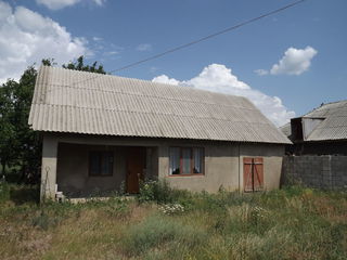 Casa compacta in centrul s. Porumbeni, r-l Cimislia prima linie cu baie, WC, telefon,la prima linie foto 1