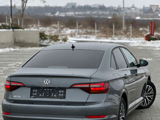 Volkswagen Jetta foto 4