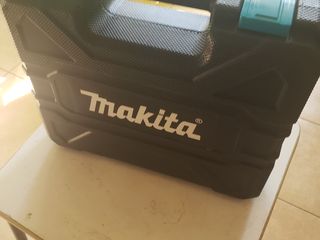 Шуруповёрт Makita,12V.Mașina de înșurubat și găurit Makita,12 V