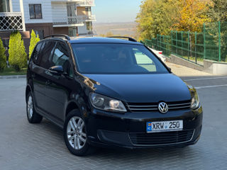 Volkswagen Touran foto 2