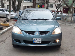 Mitsubishi Lancer foto 2