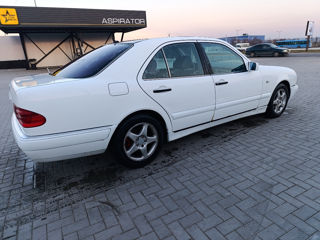 Mercedes E-Class foto 2