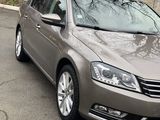 Volkswagen Passat foto 2