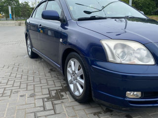 Toyota Avensis foto 4