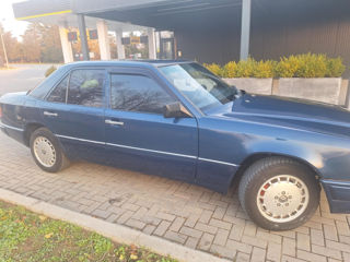 Mercedes Series (W124) foto 2