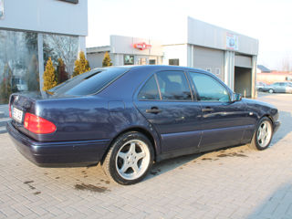 Mercedes E-Class foto 4