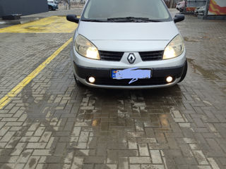 Renault Grand Scenic foto 2