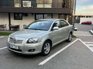 Toyota Avensis foto 1