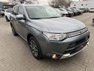 Mitsubishi Outlander foto 2