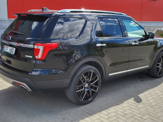 Ford Explorer foto 5