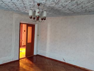 В г. Сынжерей продается часть дома в два этажа 133 кв.м. с автономным отоплением + второй дом 50 кв. foto 6