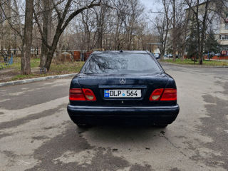 Mercedes E-Class foto 2