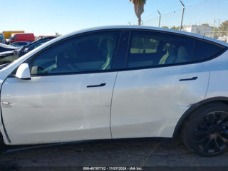 Tesla Model Y foto 13