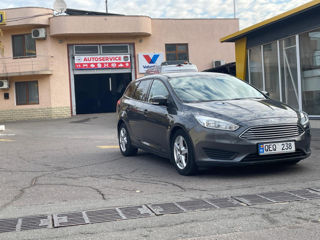 Ford Focus Wagon foto 3