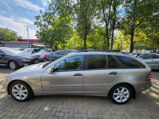 Mercedes C-Class foto 15